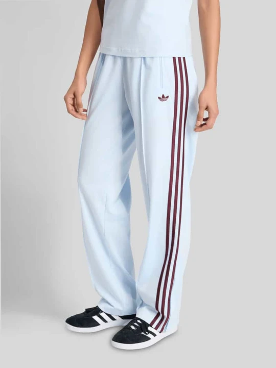 Zdjęcie produktu Spodnie dresowe o kroju regular fit z detalami z logo adidas Originals Jasnoniebieski