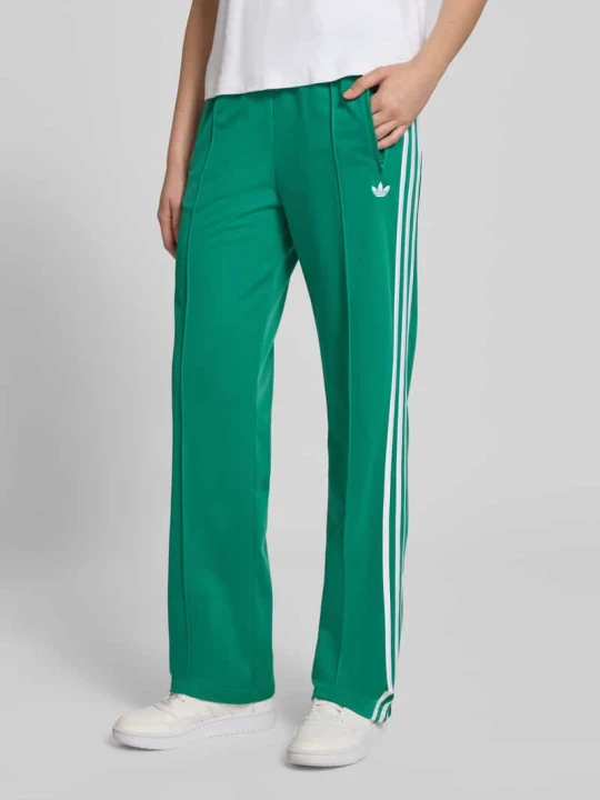 Zdjęcie produktu Spodnie dresowe o kroju regular fit z detalem z logo Model 'FB CLASSIC TP' Klasyka adidas Originals Zielony