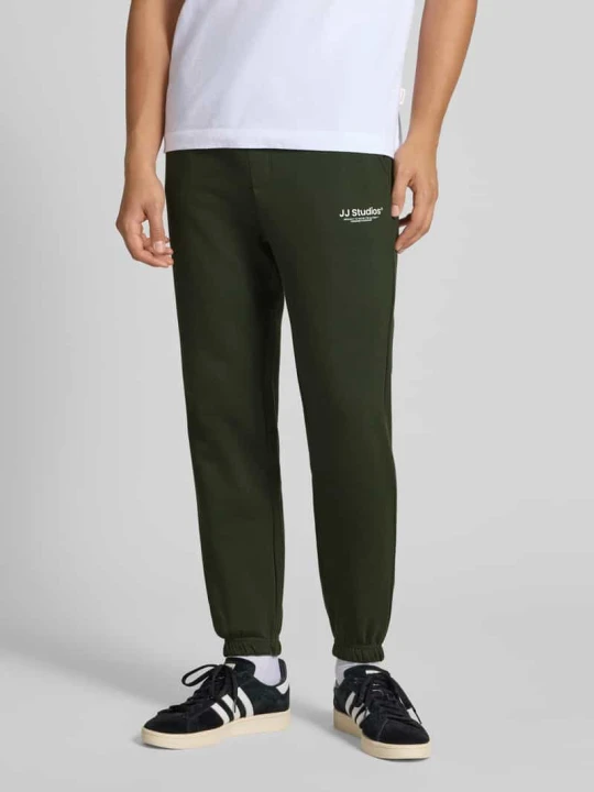 Zdjęcie produktu Spodnie dresowe o kroju regular fit z elastycznym pasem model ‘KANE’ Jack&Jones Ciemnozielony