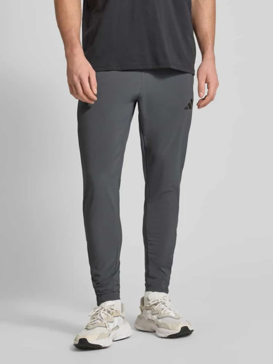 Zdjęcie produktu Spodnie dresowe o kroju regular fit z elastycznym pasem model 'TIRO' Adidas Antracytowy