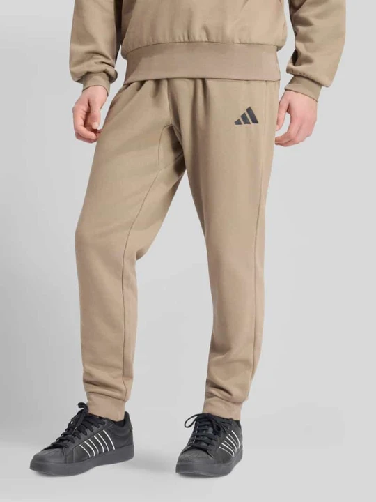 Zdjęcie produktu Spodnie dresowe o kroju regular fit z mieszanki bawełny Adidas Khaki