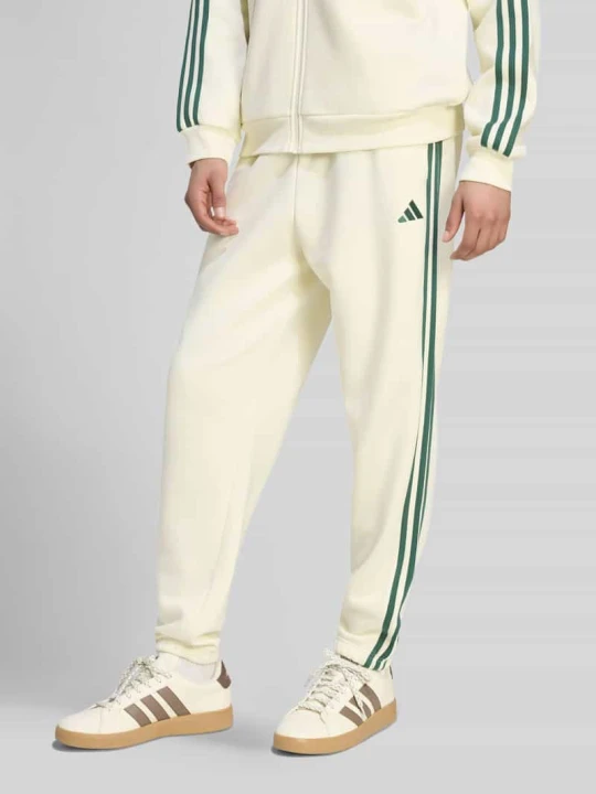 Zdjęcie produktu Spodnie dresowe o kroju regular fit z mieszanki bawełny Adidas Złamany biały