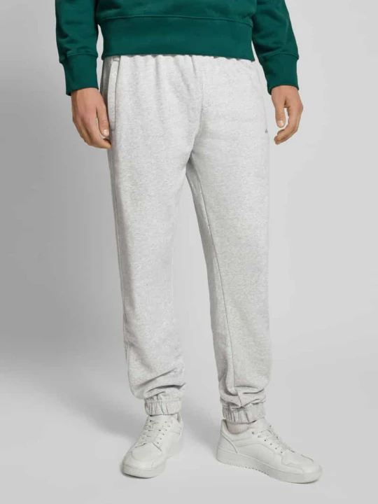 Zdjęcie produktu Spodnie dresowe o kroju regular fit z wpuszczanymi kieszeniami model ‘ORVINIO’ Ellesse Jasnoszary