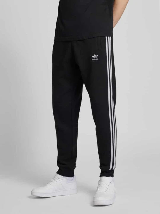 Zdjęcie produktu Spodnie dresowe o kroju regular fit z wyhaftowanym logo model ‘3-STRIPES’ adidas Originals Czarny
