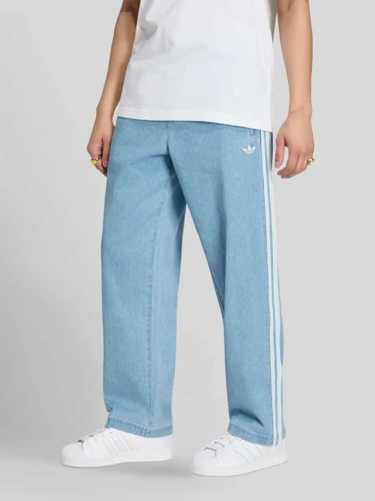 Zdjęcie produktu Spodnie dresowe o kroju relaxed fit z mieszanki bawełny adidas Originals Jeansowy niebieski