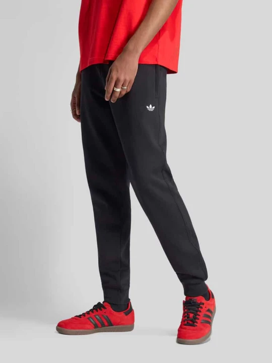 Zdjęcie produktu Spodnie dresowe o kroju slim fit z mieszanki bawełny adidas Originals Czarny
