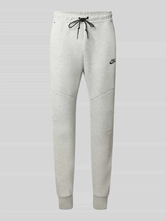 Zdjęcie produktu Spodnie dresowe o kroju slim fit z mieszanki bawełny Nike Średnioszary