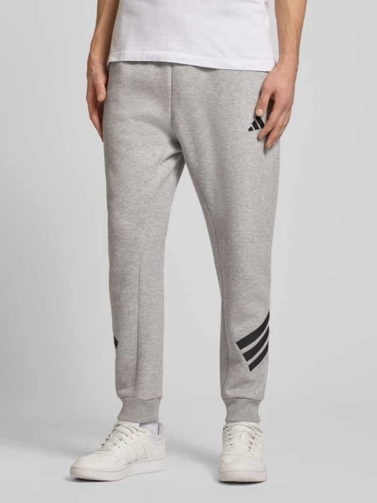 Zdjęcie produktu Spodnie dresowe o kroju slim fit z nadrukiem z logo Adidas Średnioszary