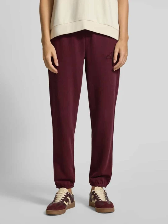 Zdjęcie produktu Spodnie dresowe o kroju slim fit z naszywką z logo model ‘Tonal’ Gant Bordowy