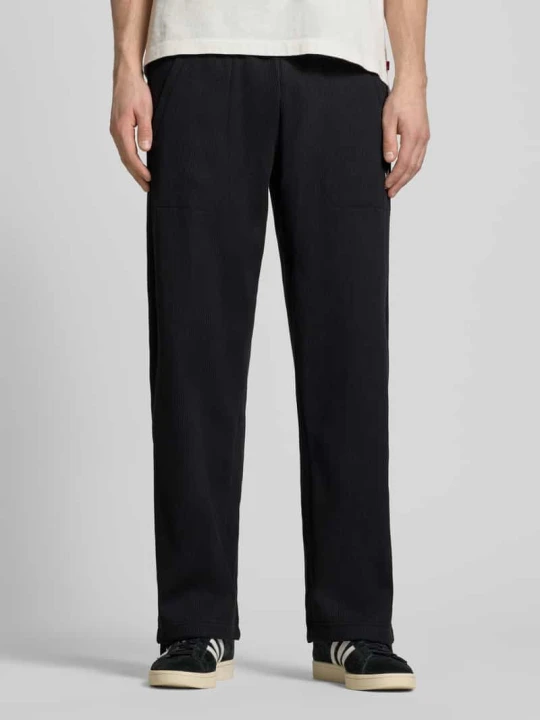 Zdjęcie produktu Spodnie dresowe o prostym kroju z elastycznym pasem model „Essentials” adidas Originals Czarny