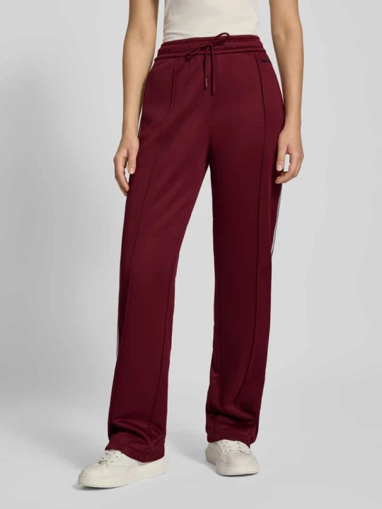 Zdjęcie produktu Spodnie dresowe o kroju straight fit z paskami w kontrastowym kolorze model ‘Terry’ Calvin Klein Jeans