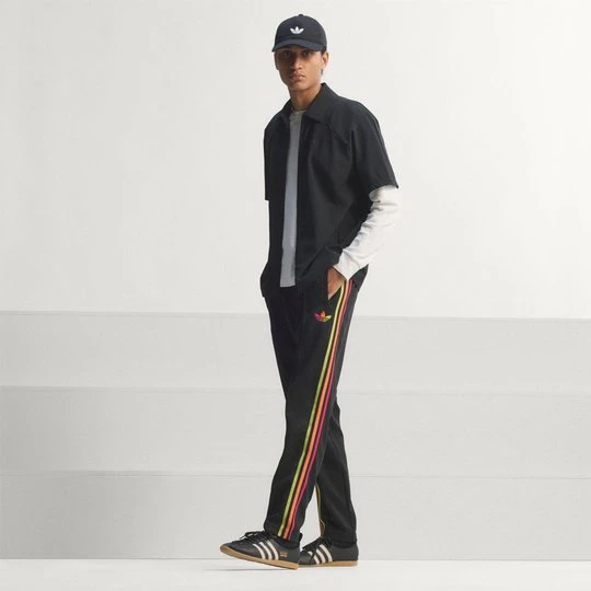 Zdjęcie produktu Spodnie dresowe Peru Originals Adidas czarny