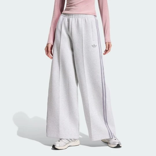 Zdjęcie produktu Spodnie dresowe Spacer Adidas