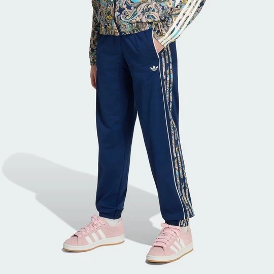 Zdjęcie produktu SPODNIE DRESOWE SST LOOSE PAISLEY Adidas Night Indigo