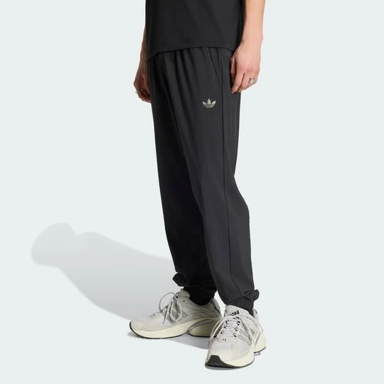Zdjęcie produktu Spodnie dresowe Tech Trefoil Essentials Adidas czarny