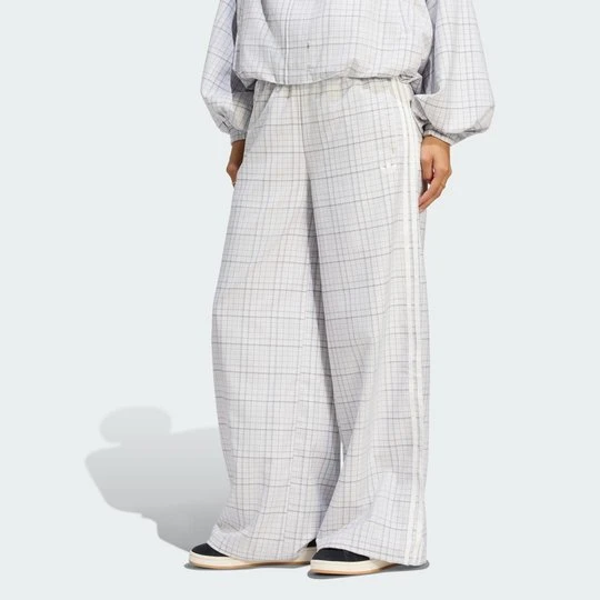 Zdjęcie produktu SPODNIE DRESOWE W KRATKĘ O LUŹNYM KROJU Adidas Dash Grey