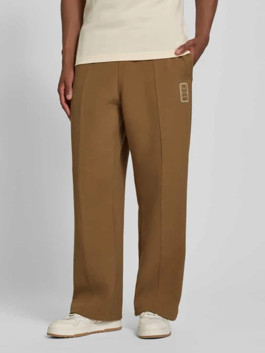 Zdjęcie produktu Spodnie dresowe w kroju loose fit z mieszanka bawełny model 'Tenn' Lacoste Orzechowy