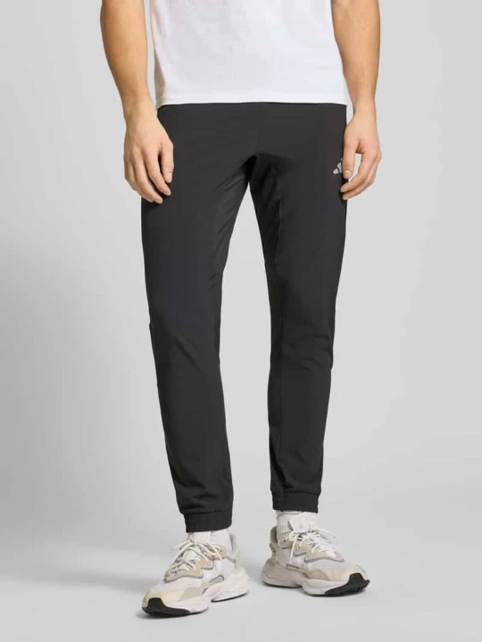 Zdjęcie produktu Spodnie dresowe w kroju regular fit z elastycznym pasem z logo Adidas Czarny