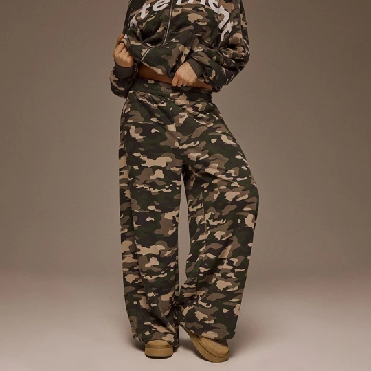 Zdjęcie produktu Spodnie dresowe wide leg w camo House