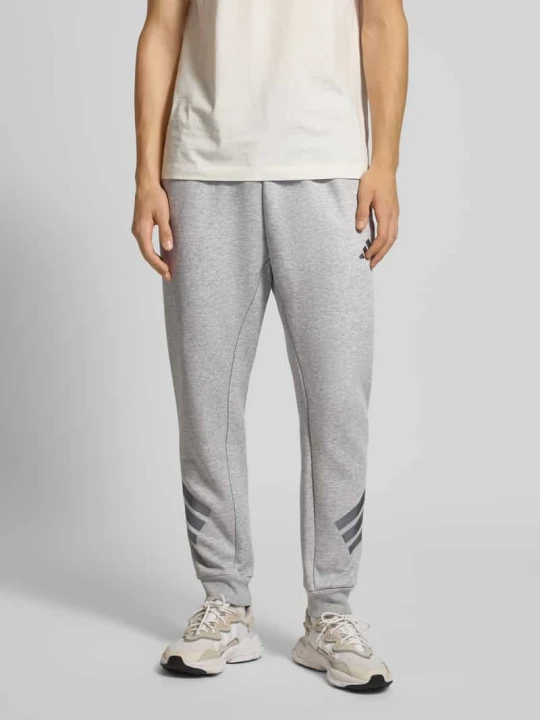 Zdjęcie produktu Spodnie dresowe z elastycznym pasem i logo Adidas Średnioszary