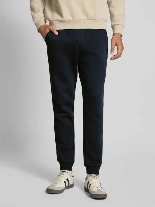 Zdjęcie produktu Spodnie dresowe z elastycznym pasem i tunelem model ‘GORDON’ Jack&Jones Ciemnoniebieski