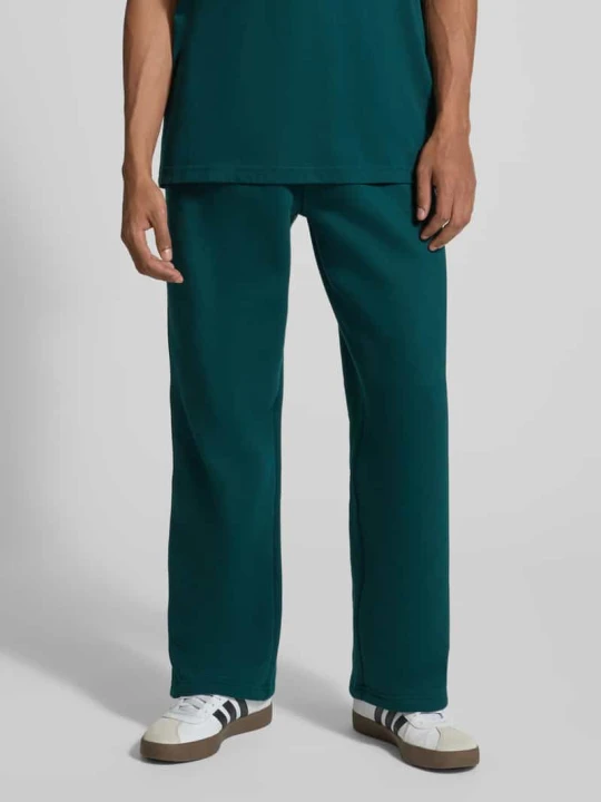Zdjęcie produktu Spodnie dresowe z elastycznym pasem i wyhaftowanym logo adidas Originals Ciemnozielony