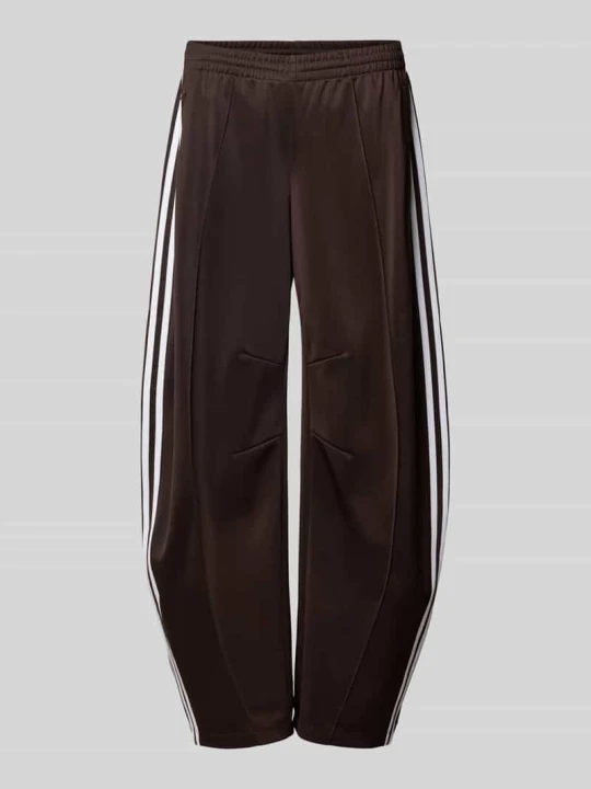 Zdjęcie produktu Spodnie dresowe z paskami w kontrastowym kolorze adidas Originals