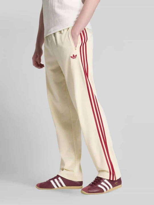 Zdjęcie produktu Spodnie dresowe z paski w kontrastowym kolorze model 'FIREBIRD TT' adidas Originals