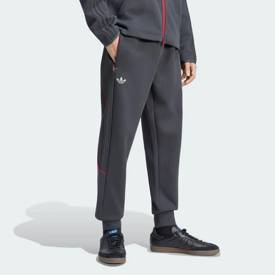 Zdjęcie produktu SPODNIE DRESOWE LIVERPOOL FC 26 / 27 ORIGINALS TEAMGEIST 26 Adidas Carbon