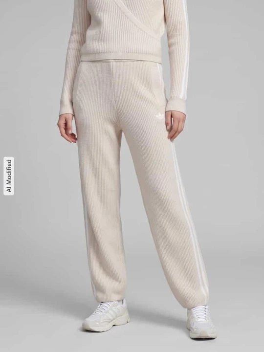 Zdjęcie produktu Spodnie dresowe z wysokim stanem z lampasami adidas Originals Beżowy