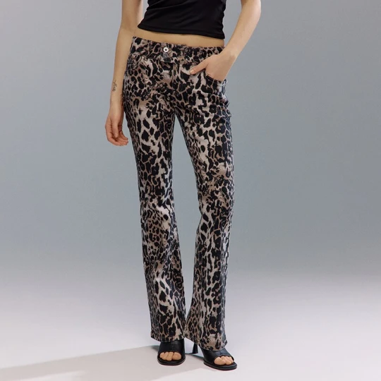 Zdjęcie produktu Spodnie dzwony low waist w panterkę House kawowy