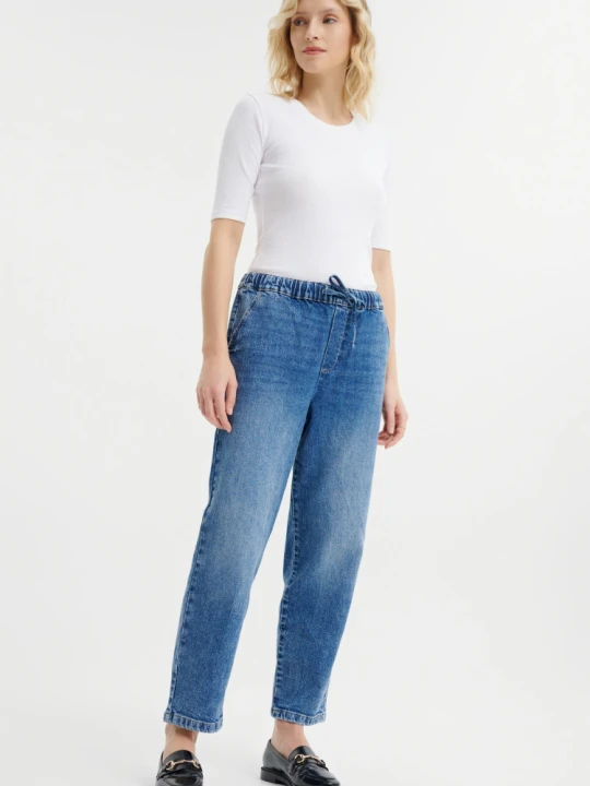 Zdjęcie produktu Spodnie jeansowe typu mom fit z gumką w pasie Greenpoint niebieski