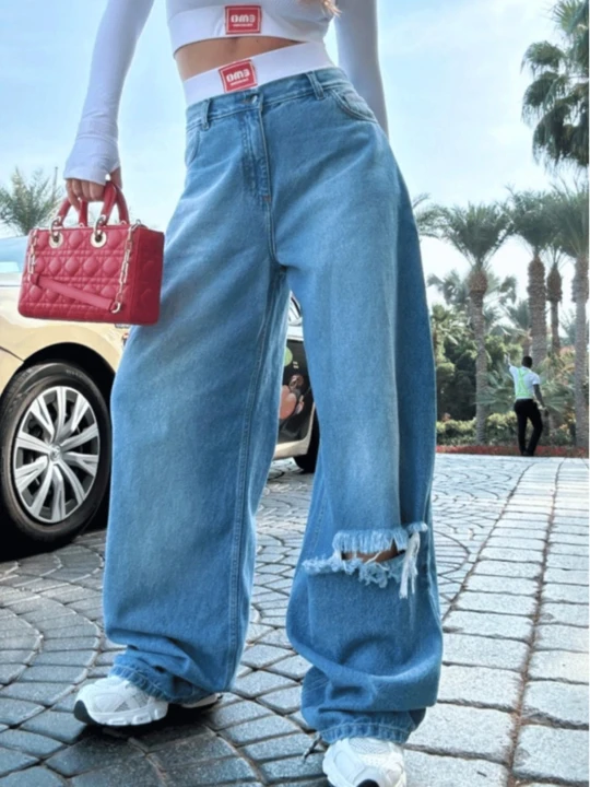 Zdjęcie produktu Spodnie jeansy z szerokimi nogawkami z dziurą VELARIA - jeans  magmac 