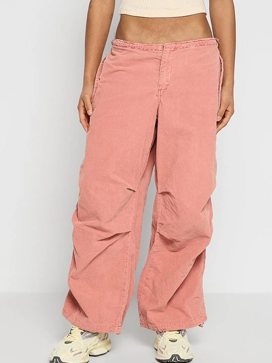 Zdjęcie produktu Spodnie materiałowe BDG Urban Outfitters różowy