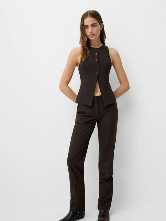 Zdjęcie produktu Spodnie materiałowe Bershka ciemnobrązowy