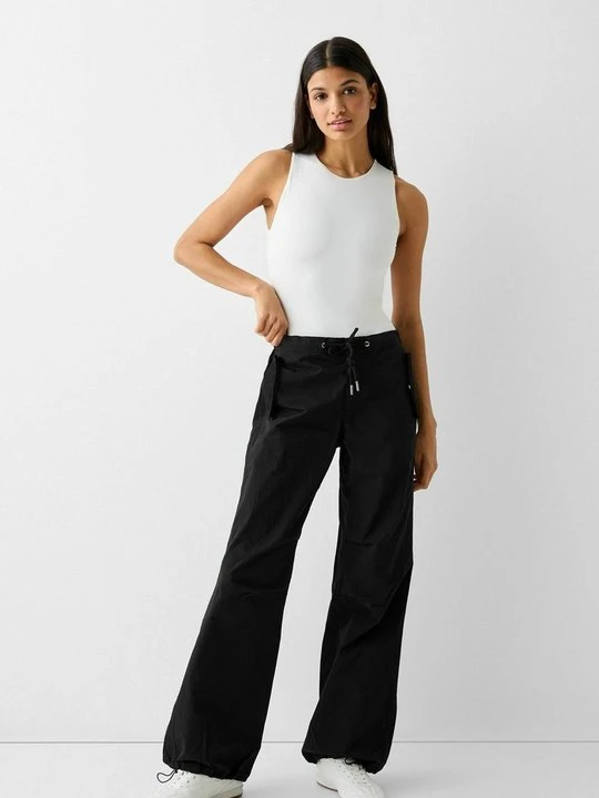 Zdjęcie produktu Spodnie materiałowe Bershka czarny