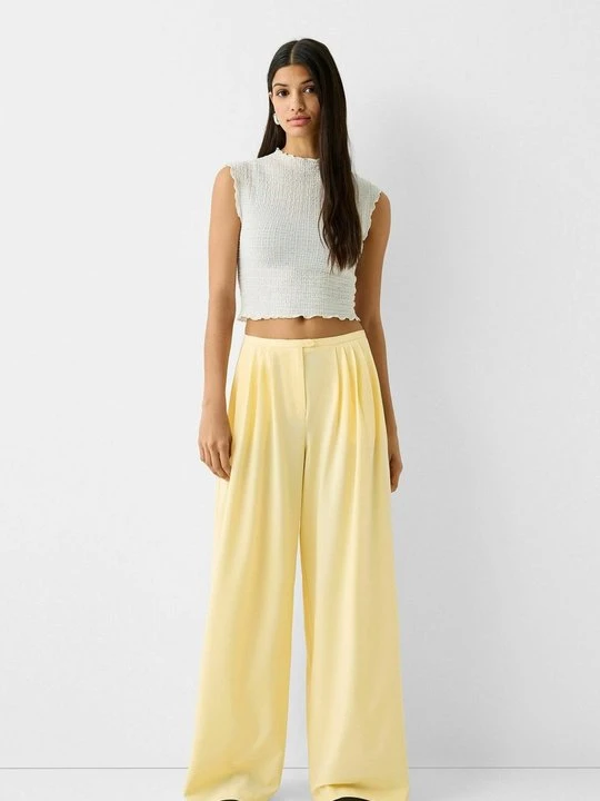 Zdjęcie produktu Spodnie materiałowe Bershka żółty