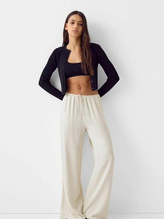 Zdjęcie produktu Spodnie materiałowe Bershka biały