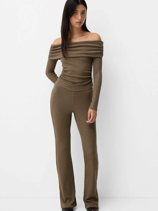 Zdjęcie produktu Spodnie materiałowe Bershka ciemnobrązowy