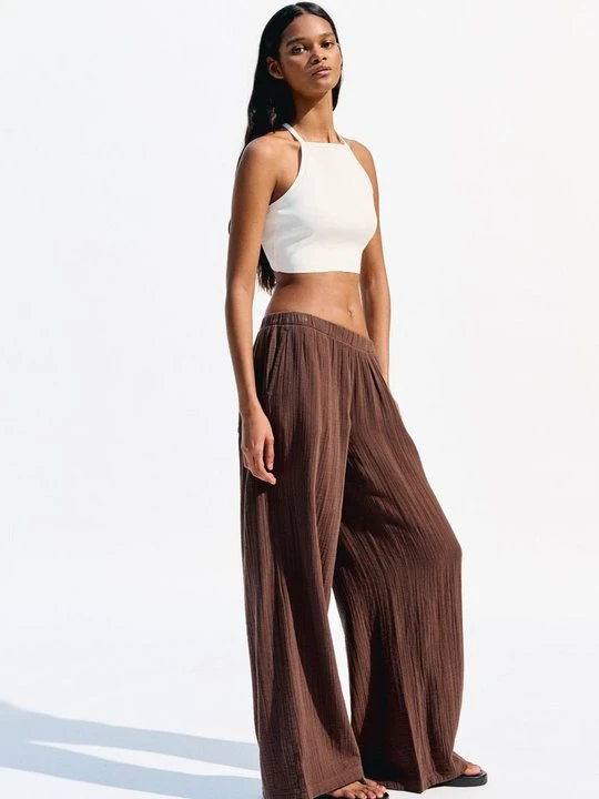 Zdjęcie produktu Spodnie materiałowe Bershka ciemnobrązowy