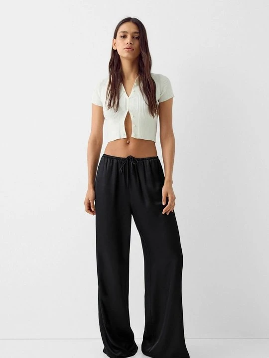 Zdjęcie produktu Spodnie materiałowe Bershka czarny