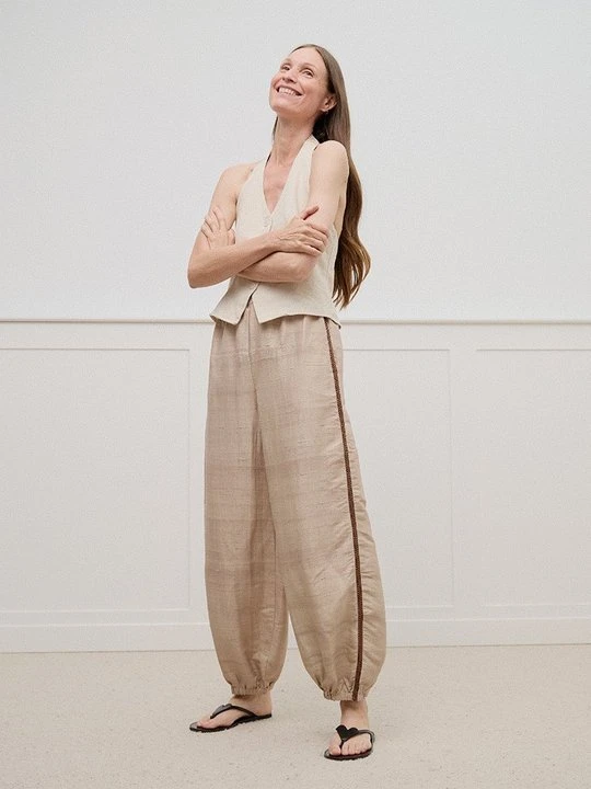 Zdjęcie produktu Spodnie materiałowe By Malene Birger piaskowy