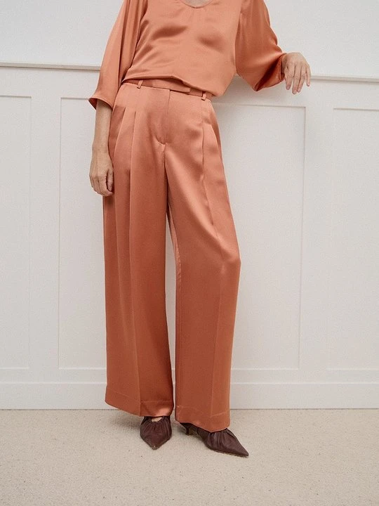 Zdjęcie produktu Spodnie materiałowe By Malene Birger morelowy
