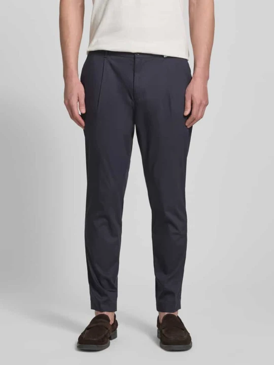 Zdjęcie produktu spodnie materiałowe o kroju regular fit z detalem z logo model 'Lester' JOOP! Granatowy