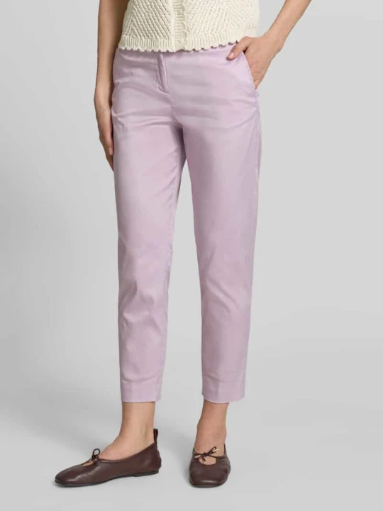 Zdjęcie produktu Spodnie materiałowe o kroju slim fit w skróconym kroju Christian Berg Lawendowy