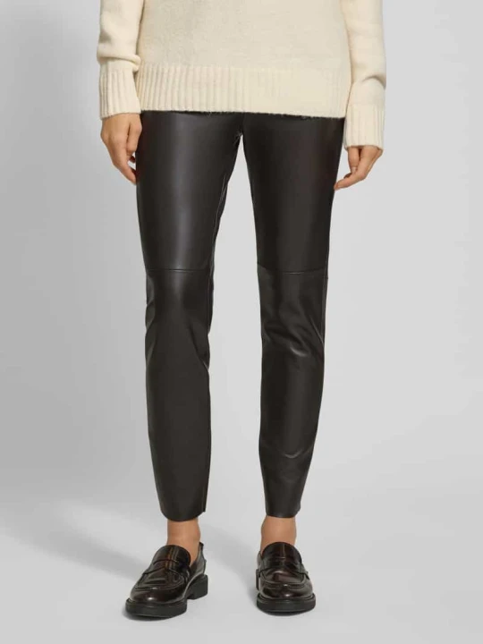 Zdjęcie produktu Spodnie materiałowe o kroju slim fit z imitacji skóry model ‘Vegan’ MAC Ciemnobrązowy