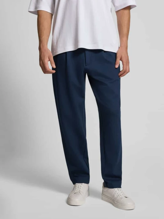 Zdjęcie produktu Spodnie materiałowe o kroju slim tapered fit z zakładkami w pasie Calvin Klein Granatowy