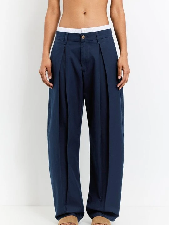 Zdjęcie produktu Spodnie materiałowe PULL&BEAR granatowy