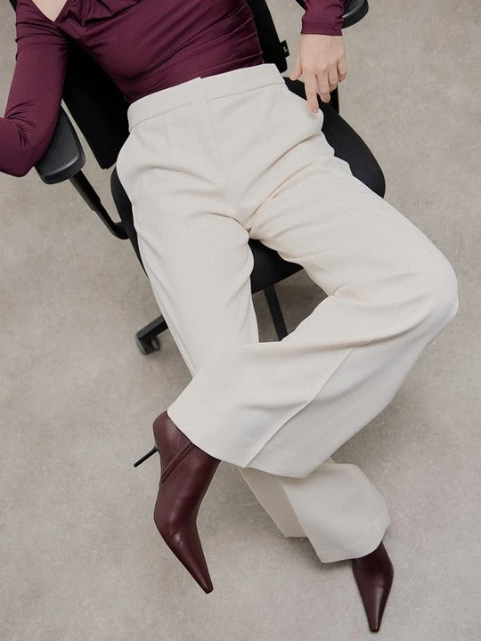 Zdjęcie produktu Spodnie materiałowe Victoria Beckham mleczny