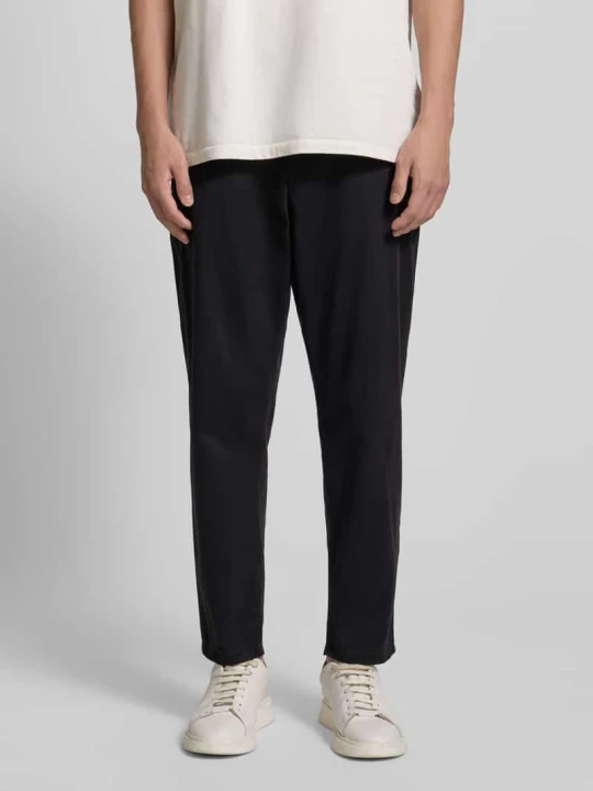 Zdjęcie produktu Chinosy o kroju tapered fit z kieszenią z tyłu Casual Friday Czarny